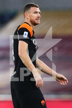 2020-12-06 - Edin Dzeko of Roma reacts during the Italian championship Serie A football match between AS Roma and US Sassuolo Calcio on December 6, 2020 at Stadio Olimpico in Rome, Italy - Photo Federico Proietti / DPPI - AS ROMA VS US SASSUOLO CALCIO - ITALIAN SERIE A - SOCCER