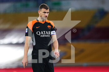 2020-12-06 - Edin Dzeko of Roma reacts during the Italian championship Serie A football match between AS Roma and US Sassuolo Calcio on December 6, 2020 at Stadio Olimpico in Rome, Italy - Photo Federico Proietti / DPPI - AS ROMA VS US SASSUOLO CALCIO - ITALIAN SERIE A - SOCCER