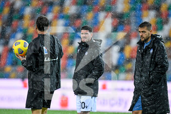 2020-12-06 - the referee of the match Federico La Penna checks if the ball bounce with the two captains De Paul and Toloi and suspend the game because of heavy rain - UDINESE VS ATALANTA - ITALIAN SERIE A - SOCCER