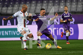 2020-12-07 - Franck Ribery (ACF Fiorentina) in azione contrastato da Stefano Sturaro (Genoa CFC) - FIORENTINA VS GENOA - ITALIAN SERIE A - SOCCER