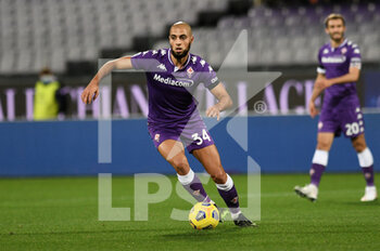 2020-12-07 - Sofyan Amrabat (ACF Fiorentina) in azione - FIORENTINA VS GENOA - ITALIAN SERIE A - SOCCER
