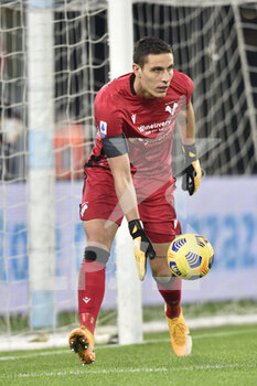 2020-12-12 - ROME, ITALY - December 12 : Goalkeeper Marco Silvestri of Hellas Verona in Action during  Italian Serie A soccer match between SS Lazio and Hellas Verona Stadio Olimpico on December 12,2020 in Rome Italy  - SS LAZIO VS HELLAS VERONA - ITALIAN SERIE A - SOCCER