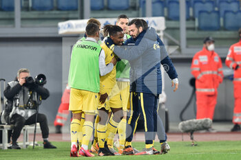 2020-12-12 - ROME, ITALY - December 12 : Adrien Tameze  (61) of Hellas Verona celebrates with his team mates after scores the goal during soccer match between SS Lazio and Hellas Verona at Stadio Olimpico on December 12,2020  - SS LAZIO VS HELLAS VERONA - ITALIAN SERIE A - SOCCER