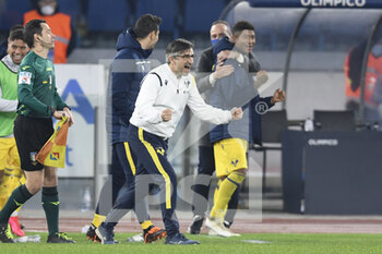 2020-12-12 - ROME, ITALY - December 12 : Ivan Juric at players Hellas Verona Celebrate after the winning during Italian Serie A soccer match between SS Lazio and Hellas Verona at Stadio Olimpico on December 12,2020 in Rome Italy  - SS LAZIO VS HELLAS VERONA - ITALIAN SERIE A - SOCCER