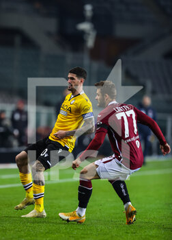 2020-12-12 - Rodrigo De Paul of Udinese Calcio fights for the ball against Karol Linetty of Torino FC during the Serie A 2020/21 football match between Torino FC vs Udinese Calcio at the Stadio Olimpico Grande Torino, Turin, Italy on December 12, 2020 - Photo FCI / Fabrizio Carabelli - TORINO VS UDINESE - ITALIAN SERIE A - SOCCER