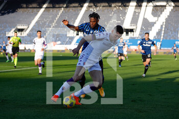 2020-12-13 - Nikola Milenkovic (ACF Fiorentina) e Duvan Zapata (Atalanta) contrasto - ATALANTA VS FIORENTINA - ITALIAN SERIE A - SOCCER