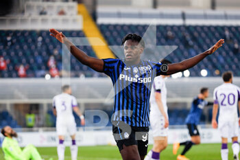 2020-12-13 - Duvan Zapata (Atalanta) festeggia dopo aver realizzato l’assist per Robin Gosens (Atalanta) (non in foto) per il gol del vantaggio - ATALANTA VS FIORENTINA - ITALIAN SERIE A - SOCCER