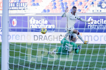 2020-12-13 - Henrikh Mkhitaryan (AS Roma) scores a goal -  BOLOGNA FC VS AS ROMA - ITALIAN SERIE A - SOCCER
