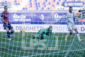 2020-12-13 - Henrikh Mkhitaryan (AS Roma) scores a goal -  BOLOGNA FC VS AS ROMA - ITALIAN SERIE A - SOCCER