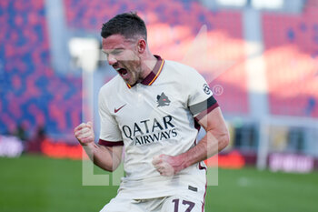 2020-12-13 - Jordan Veretout (AS Roma) celebrates after scoring a goal -  BOLOGNA FC VS AS ROMA - ITALIAN SERIE A - SOCCER