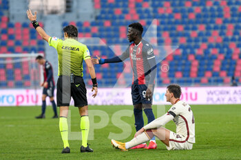 2020-12-13 - Marash Kumbulla (AS Roma) injury after a foul from Musa Barrow (Bologna) -  BOLOGNA FC VS AS ROMA - ITALIAN SERIE A - SOCCER
