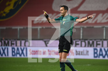 2020-12-13 - The Referee of the match Marco Di Bello - GENOA VS JUVENTUS - ITALIAN SERIE A - SOCCER