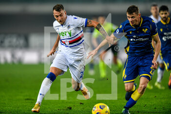 2020-12-16 - azione Antonino La Gumina (UC Sampdoria) e Pawel Dawidowicz (Hellas Verona FC) - HELLAS VERONA VS SAMPDORIA - ITALIAN SERIE A - SOCCER