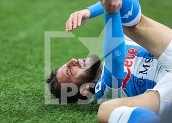 2020-12-16 - Dries Mertens of SSC Napoli injured during the Serie A 2020/21 football match between FC Internazionale vs SSC Napoli at the San Siro Stadium, Milan, Italy on December 16, 2020 - Photo FCI / Fabrizio Carabelli - INTER VS NAPOLI - ITALIAN SERIE A - SOCCER