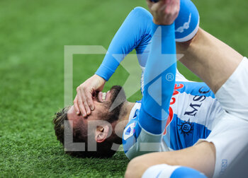 2020-12-16 - Dries Mertens of SSC Napoli injured during the match during the Serie A 2020/21 football match between FC Internazionale vs SSC Napoli at the San Siro Stadium, Milan, Italy on December 16, 2020 - Photo FCI / Fabrizio Carabelli - INTER VS NAPOLI - ITALIAN SERIE A - SOCCER