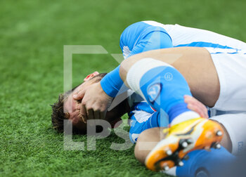 2020-12-16 - Dries Mertens of SSC Napoli injured during the match during the Serie A 2020/21 football match between FC Internazionale vs SSC Napoli at the San Siro Stadium, Milan, Italy on December 16, 2020 - Photo FCI / Fabrizio Carabelli - INTER VS NAPOLI - ITALIAN SERIE A - SOCCER