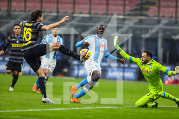 2020-12-16 - Matteo Darmian of FC Internazionale penalty during the Serie A 2020/21 football match between FC Internazionale vs SSC Napoli at the San Siro Stadium, Milan, Italy on December 16, 2020 - Photo FCI / Fabrizio Carabelli - INTER VS NAPOLI - ITALIAN SERIE A - SOCCER