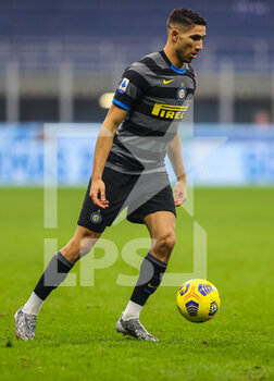 2020-12-16 - Achraf Hakimi of FC Internazionale during the Serie A 2020/21 football match between FC Internazionale vs SSC Napoli at the San Siro Stadium, Milan, Italy on December 16, 2020 - Photo FCI / Fabrizio Carabelli - INTER VS NAPOLI - ITALIAN SERIE A - SOCCER