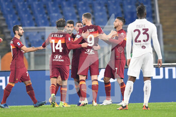 2020-12-17 -  ROME, ITALY - December 17 : Edin Dzeko (9 ) of AS Roma celebrates with his team mates after scoring a goal during Italian Serie A soccer match between AS Roma and Torino FC at Stadio Olimpico on December 17,2020 in Rome Italy - ROMA VS TORINO - ITALIAN SERIE A - SOCCER