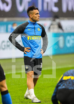 2020-12-20 - Lautaro Martínez of FC Internazionale warms up during the Serie A 2020/21 football match between FC Internazionale vs Spezia Calcio at the San Siro Stadium, Milan, Italy on December 20, 2020 - Photo FCI / Fabrizio Carabelli - INTER VS SPEZIA - ITALIAN SERIE A - SOCCER