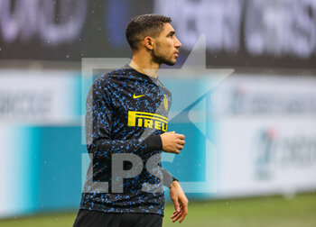 2020-12-20 - Achraf Hakimi of FC Internazionale warms up during the Serie A 2020/21 football match between FC Internazionale vs Spezia Calcio at the San Siro Stadium, Milan, Italy on December 20, 2020 - Photo FCI / Fabrizio Carabelli - INTER VS SPEZIA - ITALIAN SERIE A - SOCCER