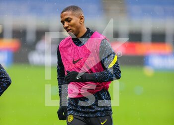 2020-12-20 - Ashley Young of FC Internazionale warms up during the Serie A 2020/21 football match between FC Internazionale vs Spezia Calcio at the San Siro Stadium, Milan, Italy on December 20, 2020 - Photo FCI / Fabrizio Carabelli - INTER VS SPEZIA - ITALIAN SERIE A - SOCCER