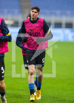 2020-12-20 - Alessandro Bastoni of FC Internazionale warms up during the Serie A 2020/21 football match between FC Internazionale vs Spezia Calcio at the San Siro Stadium, Milan, Italy on December 20, 2020 - Photo FCI / Fabrizio Carabelli - INTER VS SPEZIA - ITALIAN SERIE A - SOCCER