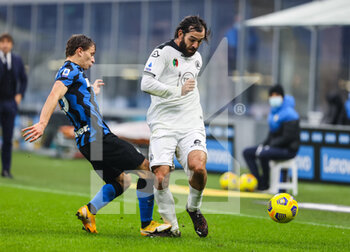 2020-12-20 - Luca Mora of Spezia Calcio fights for the ball against Nicolo Barella of FC Internazionale during the Serie A 2020/21 football match between FC Internazionale vs Spezia Calcio at the San Siro Stadium, Milan, Italy on December 20, 2020 - Photo FCI / Fabrizio Carabelli - INTER VS SPEZIA - ITALIAN SERIE A - SOCCER