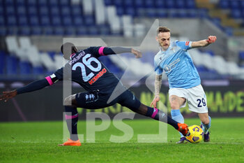 2020-12-20 - Manuel Lazzari of Lazio (R) vies for the ball with Kalidou Koulibaly of Napoli (L) during the Italian championship Serie A football match between SS Lazio and SSC Napoli on December 20, 2020 at Stadio Olimpico in Rome, Italy - Photo Federico Proietti / DPPI - SS LAZIO VS SSC NAPOLI - ITALIAN SERIE A - SOCCER