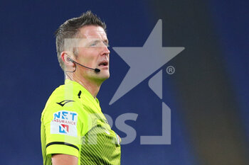 2020-12-20 - The referee Daniele Orsato reacts during the Italian championship Serie A football match between SS Lazio and SSC Napoli on December 20, 2020 at Stadio Olimpico in Rome, Italy - Photo Federico Proietti / DPPI - SS LAZIO VS SSC NAPOLI - ITALIAN SERIE A - SOCCER