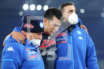 2020-12-20 - Hirving Lozano of Napoli leaves the field injuried during the Italian championship Serie A football match between SS Lazio and SSC Napoli on December 20, 2020 at Stadio Olimpico in Rome, Italy - Photo Federico Proietti / DPPI - SS LAZIO VS SSC NAPOLI - ITALIAN SERIE A - SOCCER