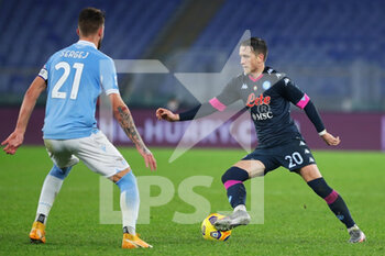 2020-12-20 - Sergej Milinkovic Savic of Lazio (L) vies for the ball with Piotr Zielinski of Napoli (R) during the Italian championship Serie A football match between SS Lazio and SSC Napoli on December 20, 2020 at Stadio Olimpico in Rome, Italy - Photo Federico Proietti / DPPI - SS LAZIO VS SSC NAPOLI - ITALIAN SERIE A - SOCCER