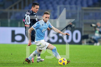 2020-12-20 - Manuel Lazzari of Lazio (R) vies for the ball with Piotr Zielinski of Napoli (L) during the Italian championship Serie A football match between SS Lazio and SSC Napoli on December 20, 2020 at Stadio Olimpico in Rome, Italy - Photo Federico Proietti / DPPI - SS LAZIO VS SSC NAPOLI - ITALIAN SERIE A - SOCCER