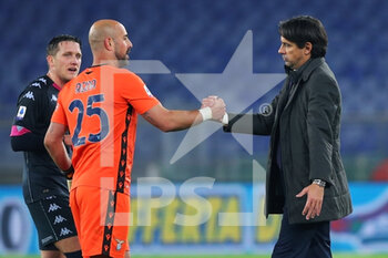 2020-12-20 - Lazio head coach Simone Inzaghi (R) and the goalkeeper Pepe Reina (L) congratulate each other at the end of the Italian championship Serie A football match between SS Lazio and SSC Napoli on December 20, 2020 at Stadio Olimpico in Rome, Italy - Photo Federico Proietti / DPPI - SS LAZIO VS SSC NAPOLI - ITALIAN SERIE A - SOCCER