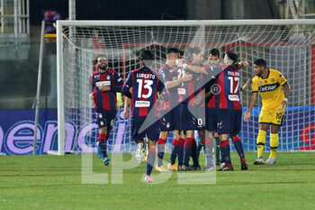 2020-12-22 - Crotone FC celebrates after scoring a goal during the Serie A soccer match between Crotone - Parma, Stadio Ezio Scida on December 22, 2020 in Crotone Italy - FC CROTONE VS PARMA CALCIO - ITALIAN SERIE A - SOCCER