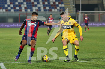 2020-12-22 - Junior Messias (Crotone FC) during the Serie A soccer match between Crotone - Parma, Stadio Ezio Scida on December 22, 2020 in Crotone Italy - FC CROTONE VS PARMA CALCIO - ITALIAN SERIE A - SOCCER