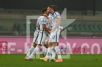 2020-12-23 - Milan Skriniar (Inter) manda baci dopo gol 1-2 - HELLAS VERONA VS FC INTERNAZIONALE - ITALIAN SERIE A - SOCCER