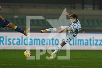 2020-12-23 - Niccolò Barella (Inter) al volo - HELLAS VERONA VS FC INTERNAZIONALE - ITALIAN SERIE A - SOCCER
