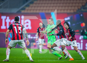 2020-12-23 - Pierre Kalulu of AC Milan fights for the ball against Adam Marusic of SS Lazio during the Serie A 2020/21 football match between AC Milan vs SS Lazio at the San Siro Stadium, Milan, Italy on December 23, 2020 - Photo FCI / Fabrizio Carabelli - AC MILAN VS SS LAZIO  - ITALIAN SERIE A - SOCCER