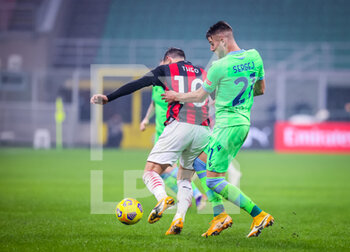 2020-12-23 - Sergej Milinkovic-Savic of SS Lazio fights for the ball against Theo Hernandez of AC Milan during the Serie A 2020/21 football match between AC Milan vs SS Lazio at the San Siro Stadium, Milan, Italy on December 23, 2020 - Photo FCI / Fabrizio Carabelli - AC MILAN VS SS LAZIO  - ITALIAN SERIE A - SOCCER