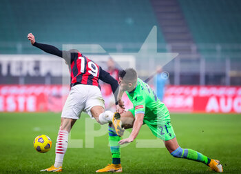 2020-12-23 - Sergej Milinkovic-Savic of SS Lazio fights for the ball against Theo Hernandez of AC Milan during the Serie A 2020/21 football match between AC Milan vs SS Lazio at the San Siro Stadium, Milan, Italy on December 23, 2020 - Photo FCI / Fabrizio Carabelli - AC MILAN VS SS LAZIO  - ITALIAN SERIE A - SOCCER