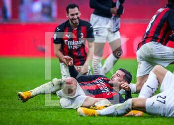 2020-12-23 - Theo Hernandez of AC Milan celebrates the victory during the Serie A 2020/21 football match between AC Milan vs SS Lazio at the San Siro Stadium, Milan, Italy on December 23, 2020 - Photo FCI / Fabrizio Carabelli - AC MILAN VS SS LAZIO  - ITALIAN SERIE A - SOCCER