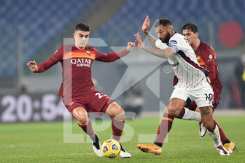 2020-12-23 - ROME, ITALY - December 23 : Gialluca Mancini (L) of AS Roma in action against Geraldino Joao Pedro (R) of Cagliari during the Serie A soccer match between AS Roma and Cagliari at Stadio Olimpico on December 23,2020 in Rome Italy - ROMA VS CAGLIARI - ITALIAN SERIE A - SOCCER