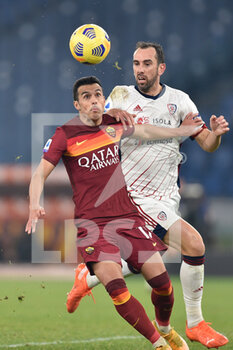 2020-12-23 - ROME, ITALY - December 23 : Pedro Rodriguez (L) of AS Roma in action against Diego Godin (R) of Cagliari during the Serie A soccer match between AS Roma and Cagliari at Stadio Olimpico on December 23,2020 in Rome Italy - ROMA VS CAGLIARI - ITALIAN SERIE A - SOCCER