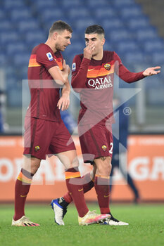2020-12-23 -  ROME, ITALY - December 23 : Edin Dzeko (L) of AS Roma celebrates with his Gialluca Mancini (R) after scoring a goal during Italian Serie A soccer match between AS Roma and Cagliari at Stadio Olimpico on December 23,2020 in Rome Italy  - ROMA VS CAGLIARI - ITALIAN SERIE A - SOCCER