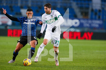2021-01-03 - Manuel Locatelli (US Sassuolo Calcio) e Luis Muriel (Atalanta) contrasto di gioco - ATALANTA VS SASSUOLO - ITALIAN SERIE A - SOCCER