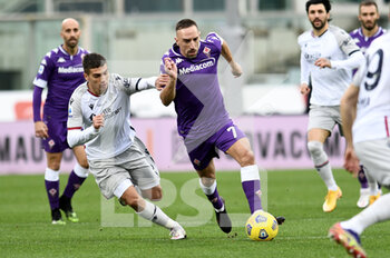 2021-01-03 - Franck Ribery (ACF Fiorentina) in azione contrastato da Nicolas Dominguez (BFC Bologna) - FIORENTINA VS BOLOGNA - ITALIAN SERIE A - SOCCER