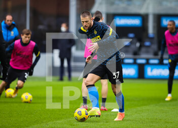 2021-01-03 - Milan Skriniar of FC Internazionale warms up during the Serie A 2020/21 football match between FC Internazionale vs FC Crotone at the San Siro Stadium, Milan, Italy on January 03, 2021 - Photo FCI / Fabrizio Carabelli - FC INTERNAZIONALE VS FC CROTONE - ITALIAN SERIE A - SOCCER
