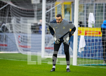 2021-01-03 - Samir Handanovic of FC Internazionale warms up during the Serie A 2020/21 football match between FC Internazionale vs FC Crotone at the San Siro Stadium, Milan, Italy on January 03, 2021 - Photo FCI / Fabrizio Carabelli - FC INTERNAZIONALE VS FC CROTONE - ITALIAN SERIE A - SOCCER