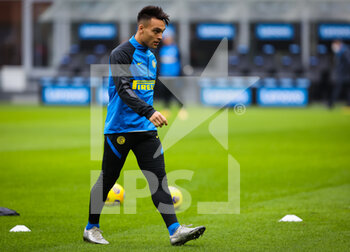 2021-01-03 - Lautaro Martínez of FC Internazionale warms up during the Serie A 2020/21 football match between FC Internazionale vs FC Crotone at the San Siro Stadium, Milan, Italy on January 03, 2021 - Photo FCI / Fabrizio Carabelli - FC INTERNAZIONALE VS FC CROTONE - ITALIAN SERIE A - SOCCER